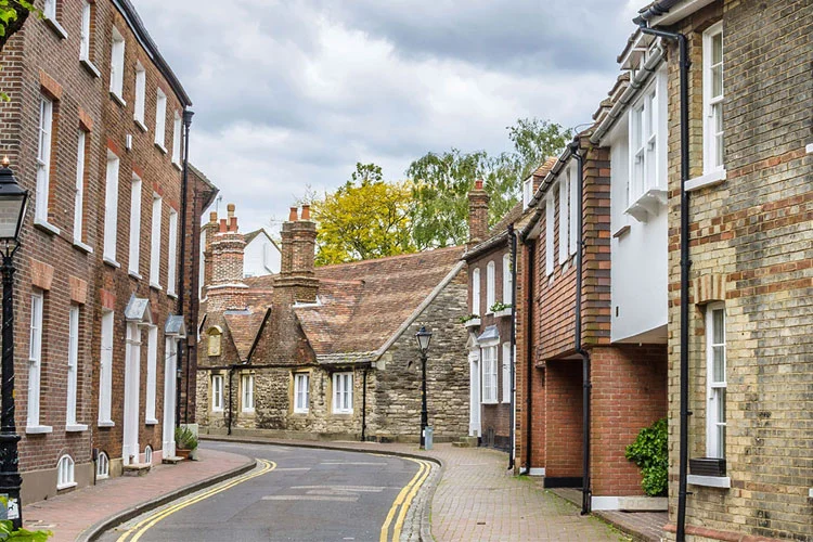 Choosing a qualified Surveyor Stockport with expert tips for property
